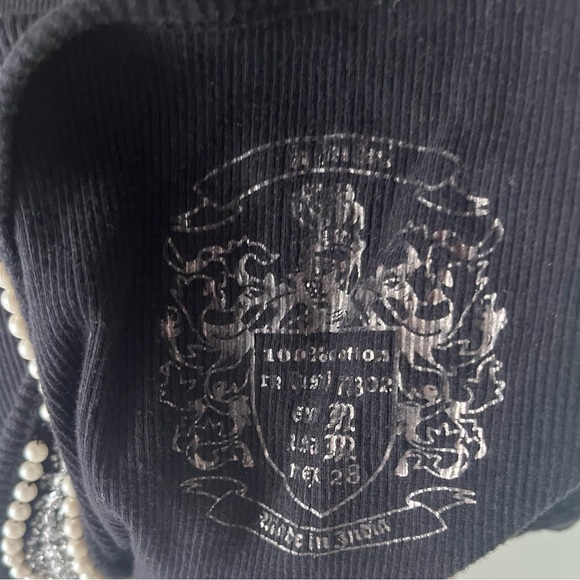 black sleeveless top with pearl and rhinestone trim neck size medium - Picture 3 of 3